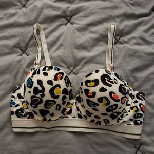 New never worn leopard bra size 38B